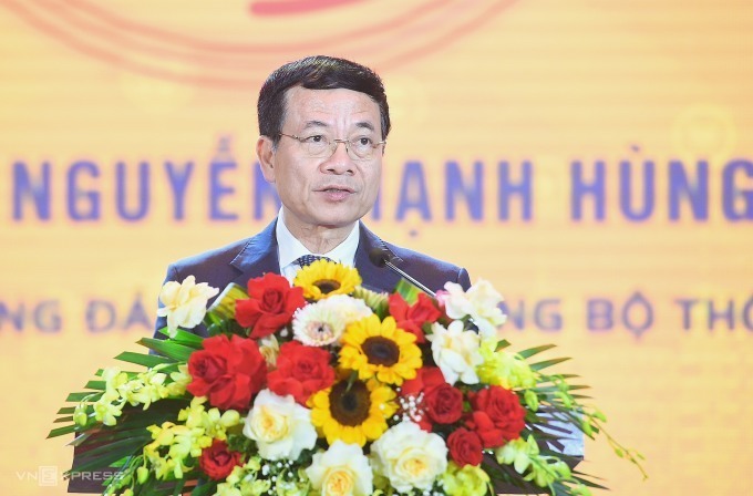 Bộ trưởng Thông tin Truyền thông Nguyễn Mạnh Hùng phát biểu tại phiên khai mạc. Ảnh: Giang Huy